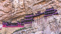 El Templo Xuankong, aferrado a un acantilado escarpado en Datong, provincia de Shanxi. PARA USO DE CHINA DAILY.