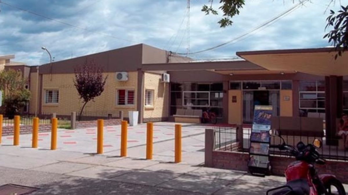 El hospital de General Alvear donde fue derivada la chica electrocutada.