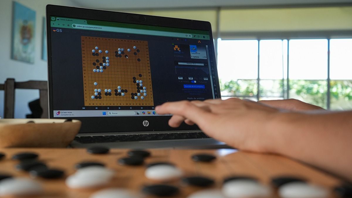 En la pandemia de 2020 fue cuando más aprendió Manuel sobre el juego que practicaba de forma virtual. Y lo sigue haciendo. En la pandemia de 2020 fue cuando más aprendió Manuel sobre el juego que practicaba de forma virtual. Y lo sigue haciendo.