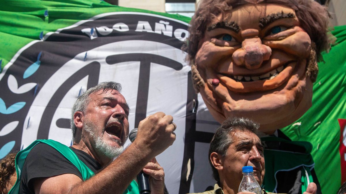 El gobierno nacional seguirá con el recorte de empleados públicos para achicar los gastos en el Estado. El gobierno nacional seguirá con el recorte de empleados públicos para achicar los gastos en el Estado.