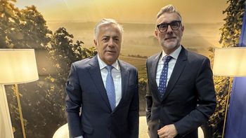 Cornejo acordó en París que Mendoza sea sede de un evento internacional para vender vino a granel Cornejo acordó en París que Mendoza sea sede de un evento internacional para vender vino a granel