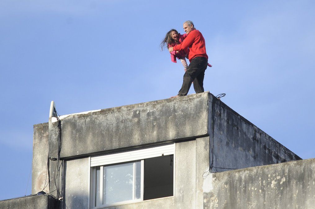 Pasará más de 4 años en prisión por intentar tirar a su hija de un edificio
