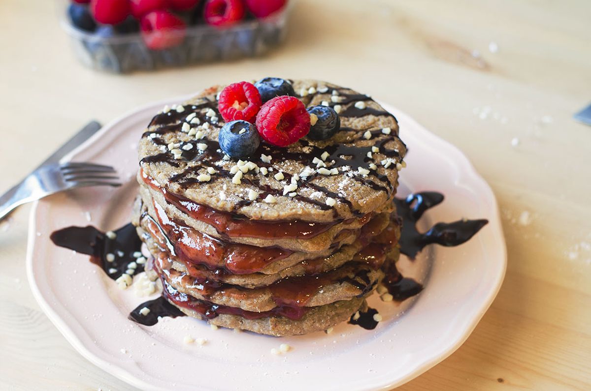 Panqueques de avena: una de las recetas dulces que pueden ir con cualquier salsa, con frutos tropicales y chocolate derretido. Panqueques de avena: una de las recetas dulces que pueden ir con cualquier salsa, con frutos tropicales y chocolate derretido.
