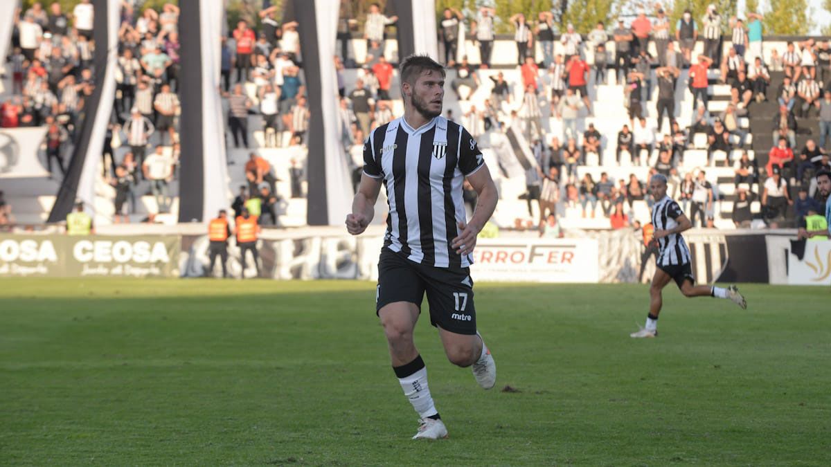Germán Rivero volvió a jugar en Gimnasia y Esgrima, después de algunos meses.