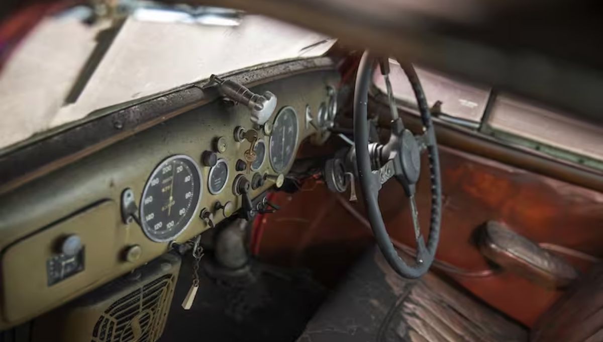 Enorme descubrimiento de 243 vehículos en una iglesia sacude a todos los fanáticos del mundo.