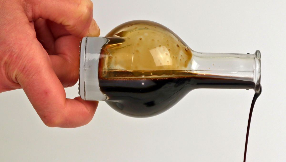 Lee bien las etiquetas de vinagre antes de utilizarlo en la casa o la cocina. Lee bien las etiquetas de vinagre antes de utilizarlo en la casa o la cocina.