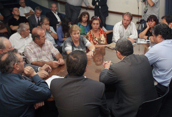 El Gobierno analiza subir la oferta salarial a los gremios de la salud
