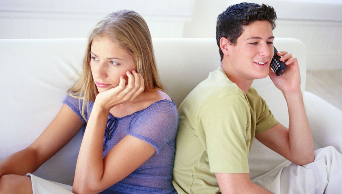 Algunas parejas son poco cariñosas por su forma de ser, y aunque está bien, suelen restar importancia y justificar su comportamiento con frases como “te quiero, aunque no te lo demuestre”, “es que yo soy así” Algunas parejas son poco cariñosas por su forma de ser, y aunque está bien, suelen restar importancia y justificar su comportamiento con frases como “te quiero, aunque no te lo demuestre”, “es que yo soy así”