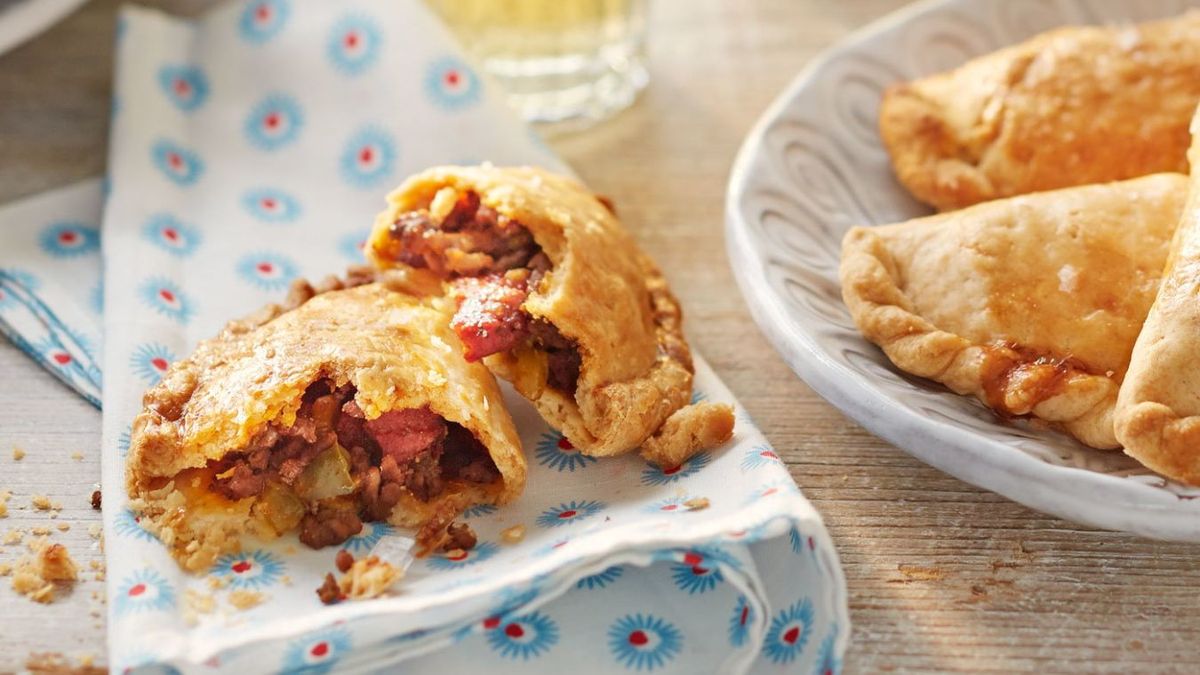 Las empanadas de chorizo se preparan con solo 5 ingredientes. Las empanadas de chorizo se preparan con solo 5 ingredientes.