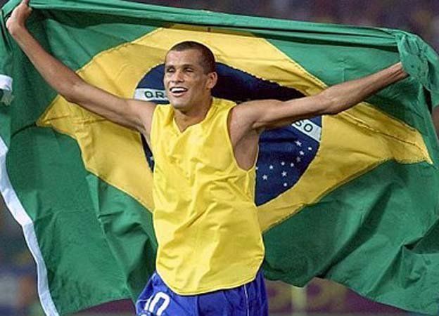 El brasileño Rivaldo colgará los botines a los 41 años