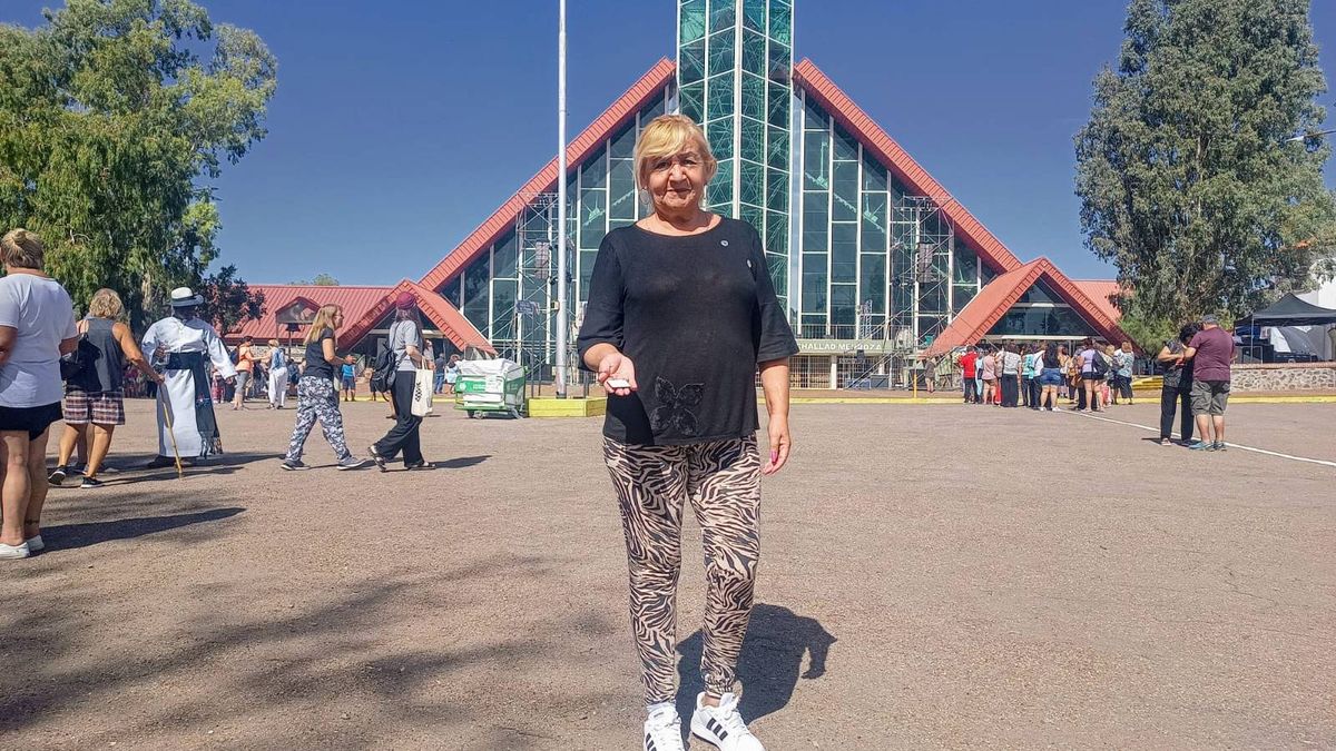 Liliana Olivera tiene dos hijas enfermas. Liliana Olivera tiene dos hijas enfermas.