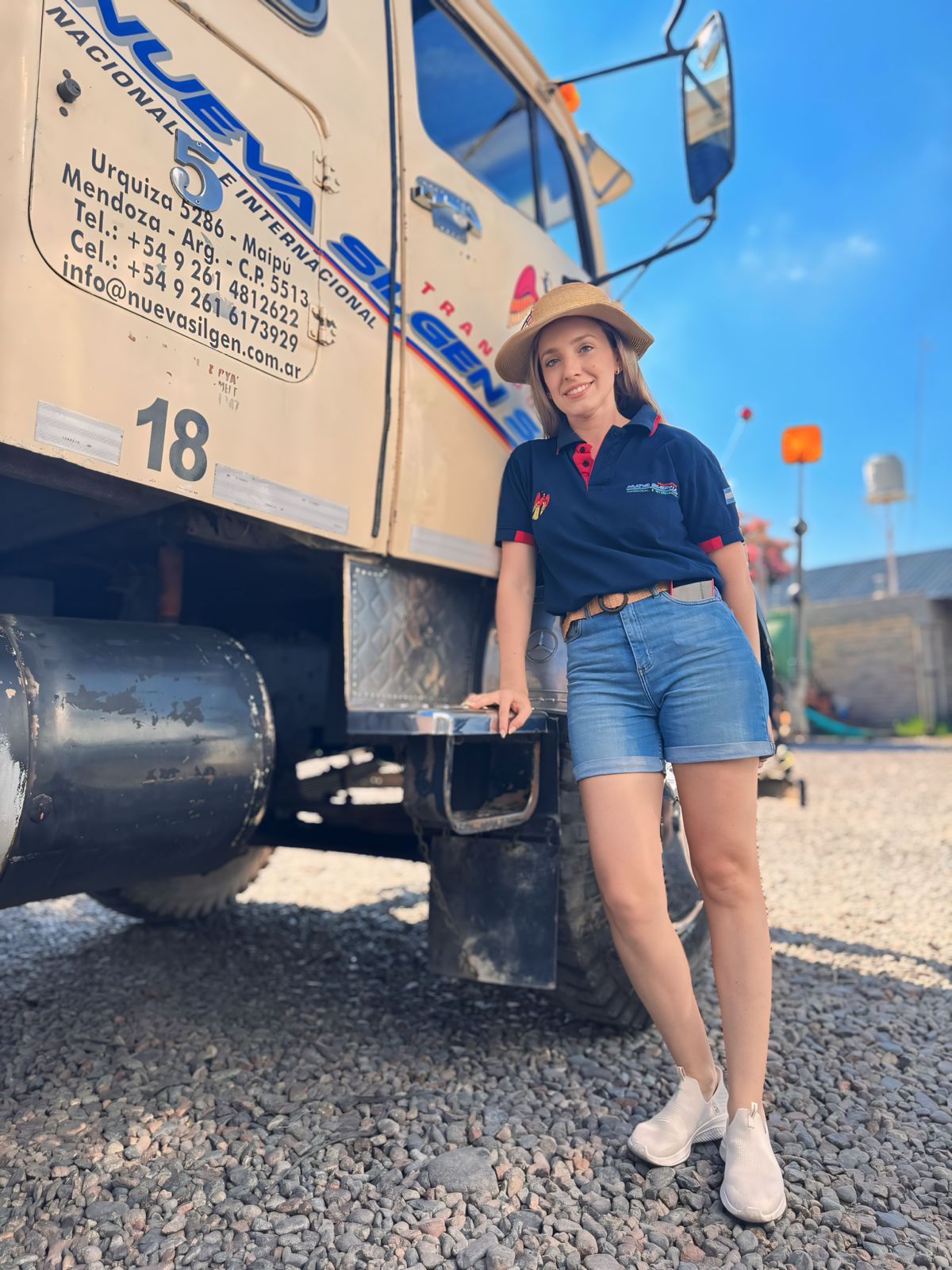 Romina Silioni, reina de la Vendimia de Maipú 2012, está por recibirse de abogada y es CEO de la compañía familiar de camiones. Romina Silioni, reina de la Vendimia de Maipú 2012, está por recibirse de abogada y es CEO de la compañía familiar de camiones.