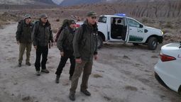 Algunos de los efectivos que participaron del rastrillaje en la zona de Uspallata donde se halló el cadáver.  Algunos de los efectivos que participaron del rastrillaje en la zona de Uspallata donde se halló el cadáver.