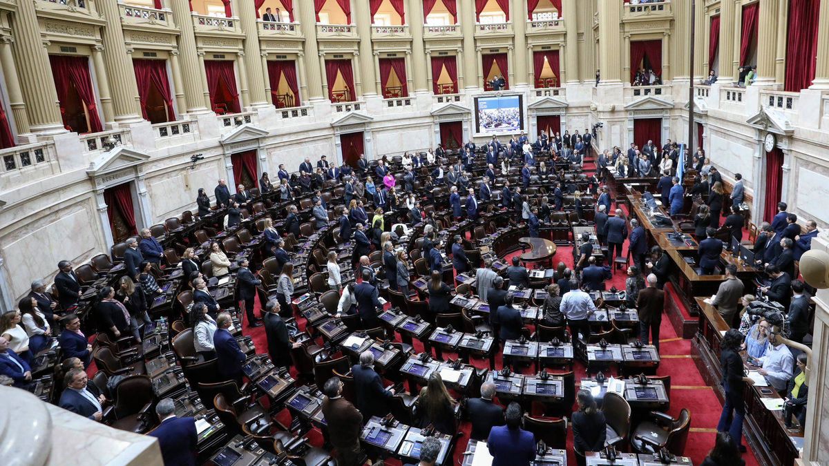 La Cámara de Diputados de la Nación le brindó este martes un homenaje al papa Francisco. Julio Cobos fue el primer orador. La Cámara de Diputados de la Nación le brindó este martes un homenaje al papa Francisco. Julio Cobos fue el primer orador.