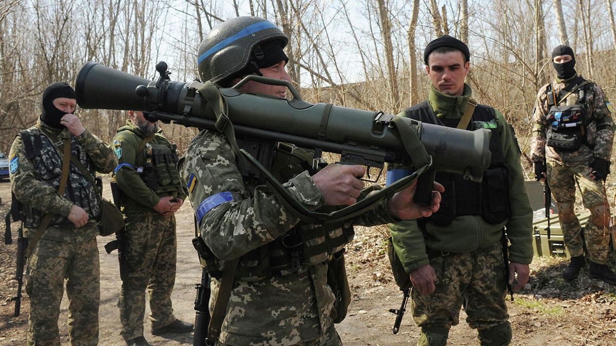 El envío de armamento para la guerra Rusia - Ucrania incluye artillería
