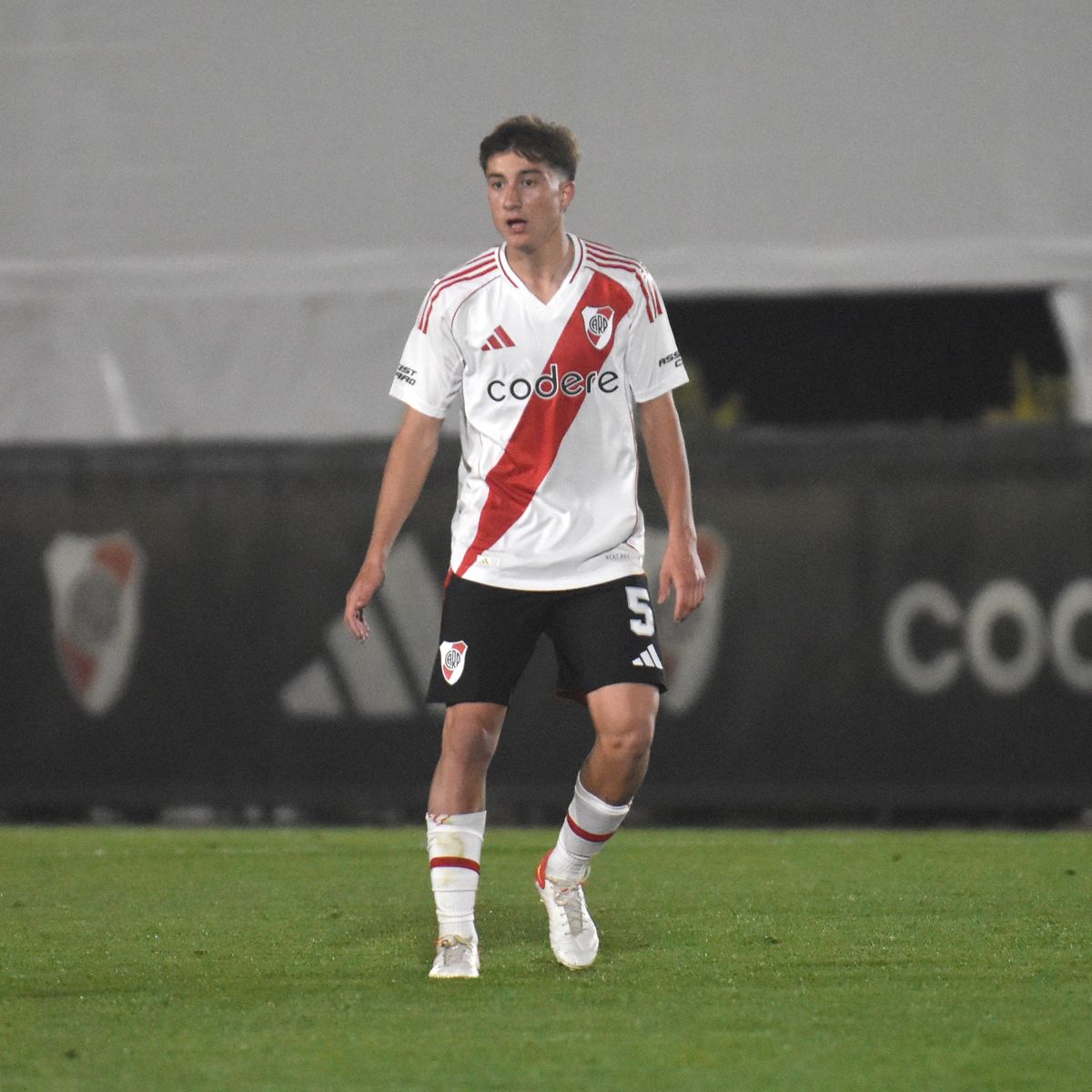 Agustín De La Cuesta tuvo su primera convocatoria en la Primera de River. Agustín De La Cuesta tuvo su primera convocatoria en la Primera de River.