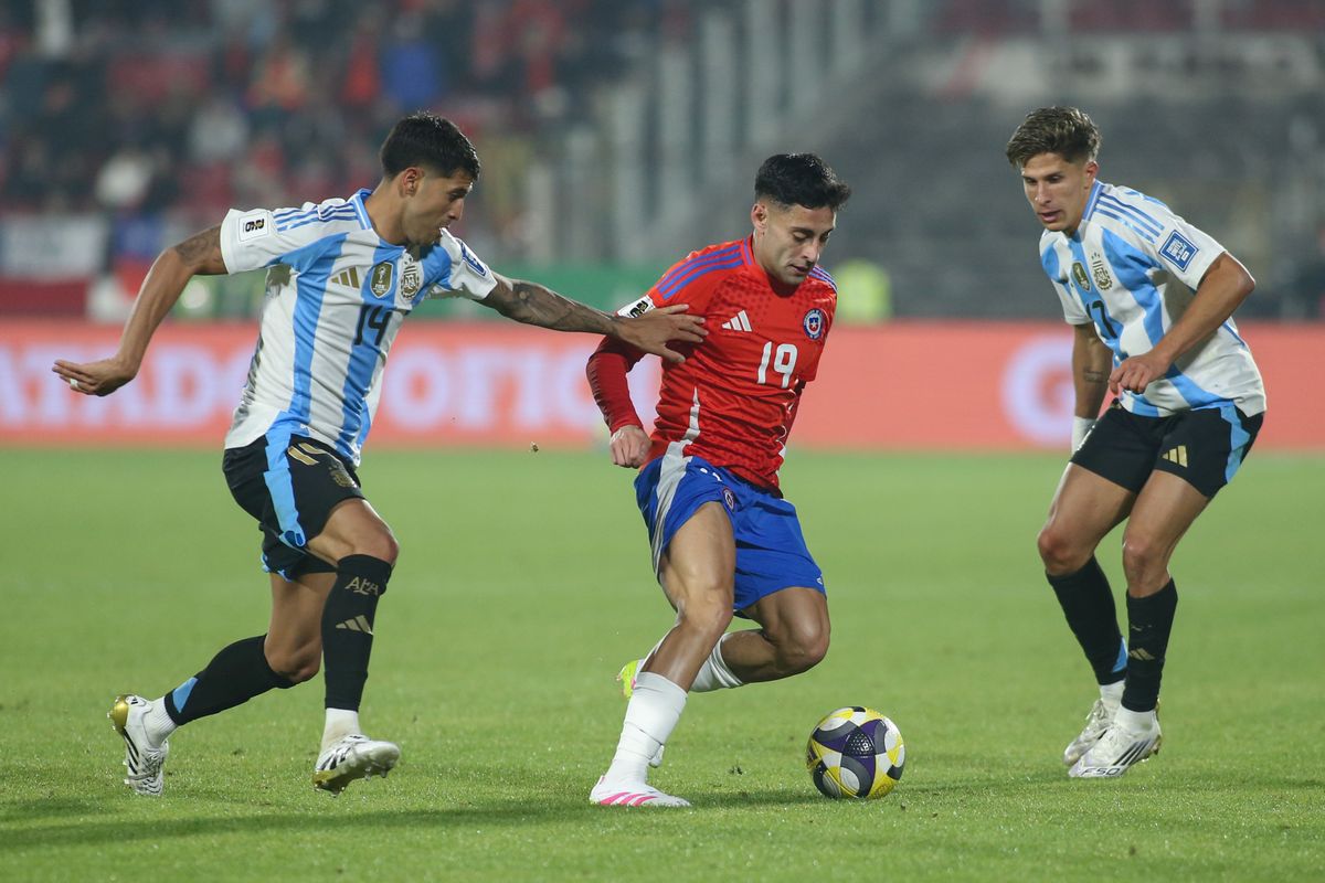 La Selecci&oacute;n de Chile perdi&oacute; ante Argentina y complic&oacute; su clasificaci&oacute;n al Mundial 2026.