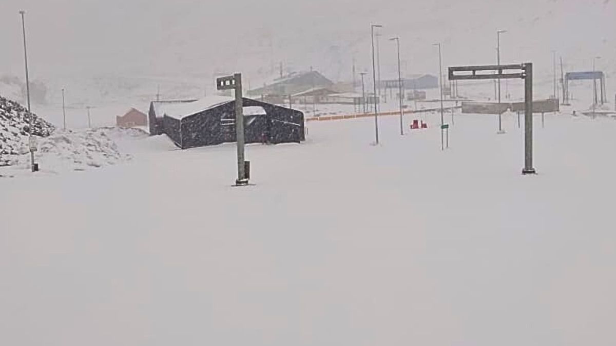 Las nevadas comenzaron en la madrugada del jueves en la alta montaña y se podrían extender hasta el martes que viene.
