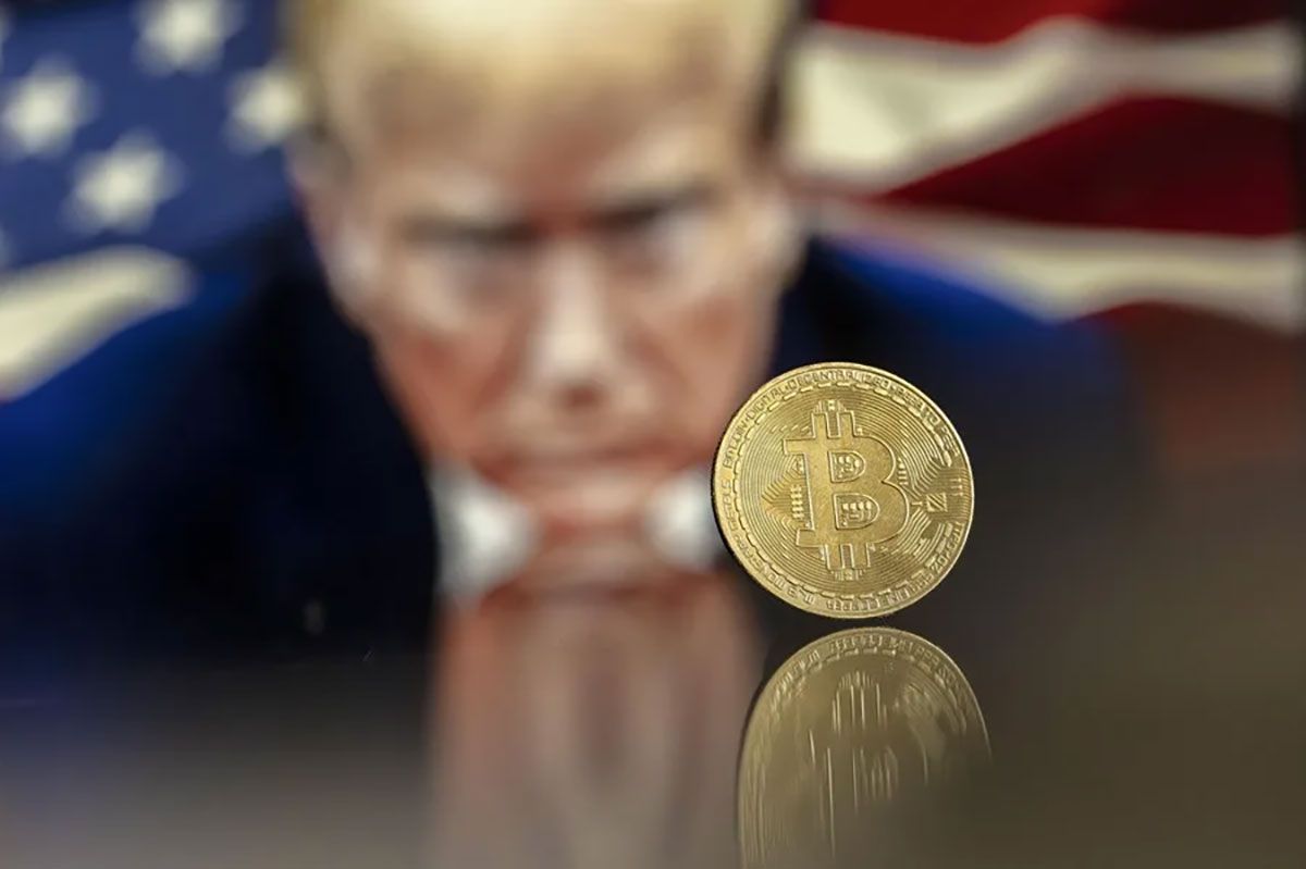 Fuerte caída del Bitcoin en medio de turbulencias políticas y de mercado