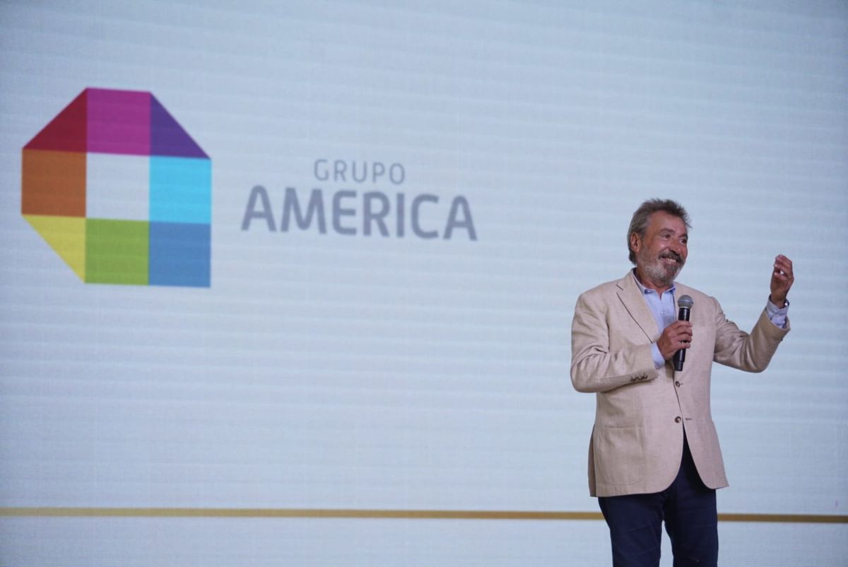 Daniel Vila dio la bienvenida.