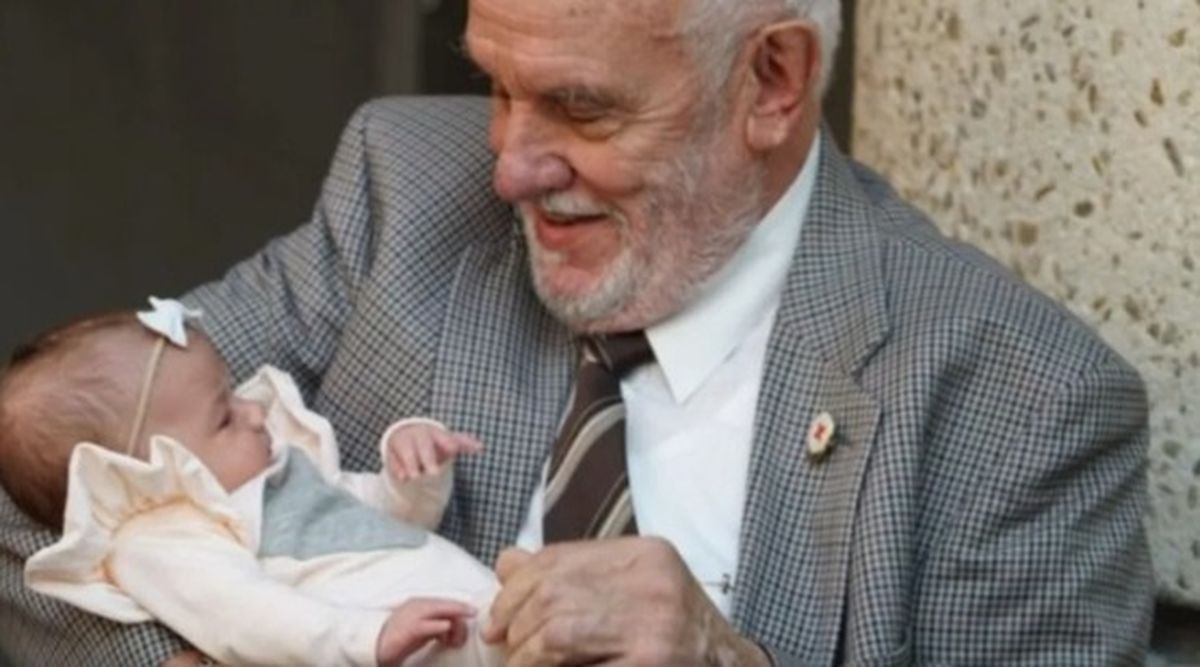 Entre los 2 millones 400 mil bebés que salvó se encuentra su propia hija y dos de sus bisnietos. Entre los 2 millones 400 mil bebés que salvó se encuentra su propia hija y dos de sus bisnietos.