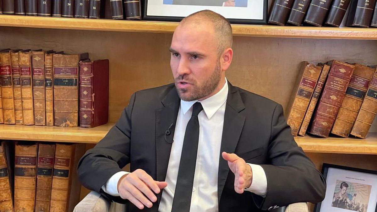 Martín Guzmán en el Coloquio de Idea.