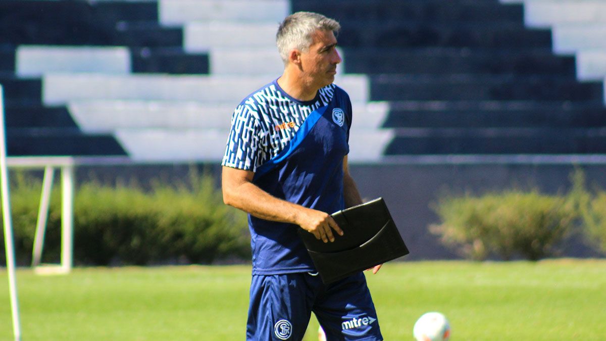 Gabriel Gómez metería cuatro variantes para jugar ante Ferro