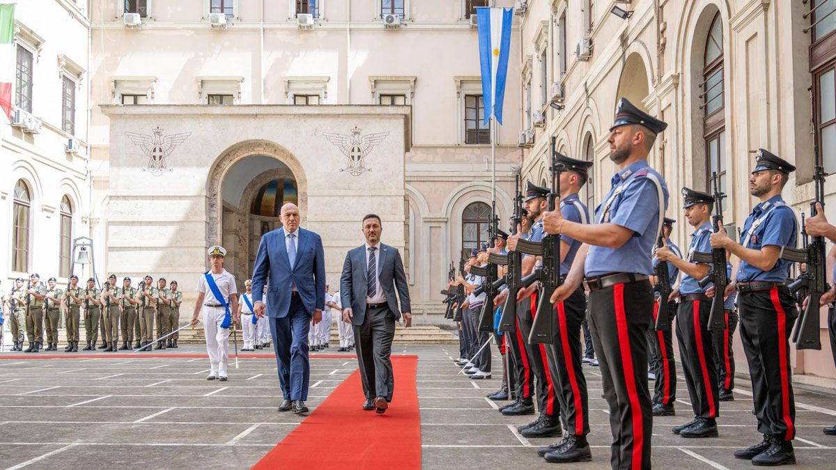 El ministro de Defensa, Luis Petri, se encuentra en Italia. El ministro de Defensa, Luis Petri, se encuentra en Italia.
