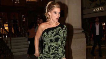 Leticia Brédice se quedó sin ropa en plena entrevista