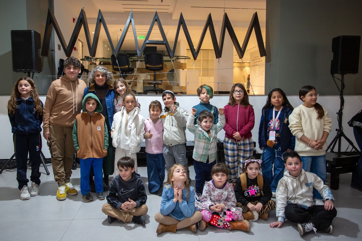 Los pequeños artistas en la inauguración de su muestra en el museo municipal. Los pequeños artistas en la inauguración de su muestra en el museo municipal.