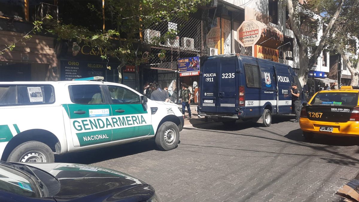 El procedimiento contó con el apoyo de Gendarmería Nacional.