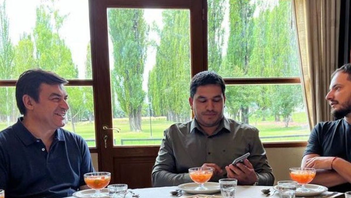 El diputado nacional Omar De Marchi; el intendente de Malargüe, Juan Manuel Ojeda; y el presidente del PRO de Mendoza, Álvaro Martínez.