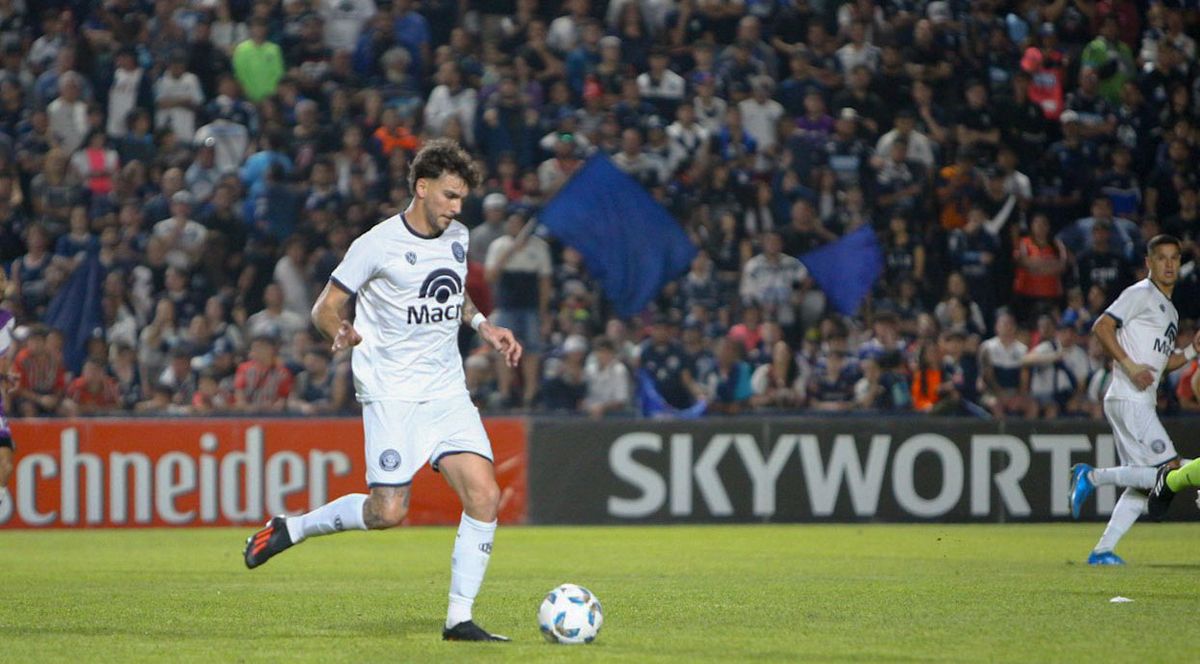 Maxi González es un jugador importante en el mediocampo leproso. Maxi González es un jugador importante en el mediocampo leproso.