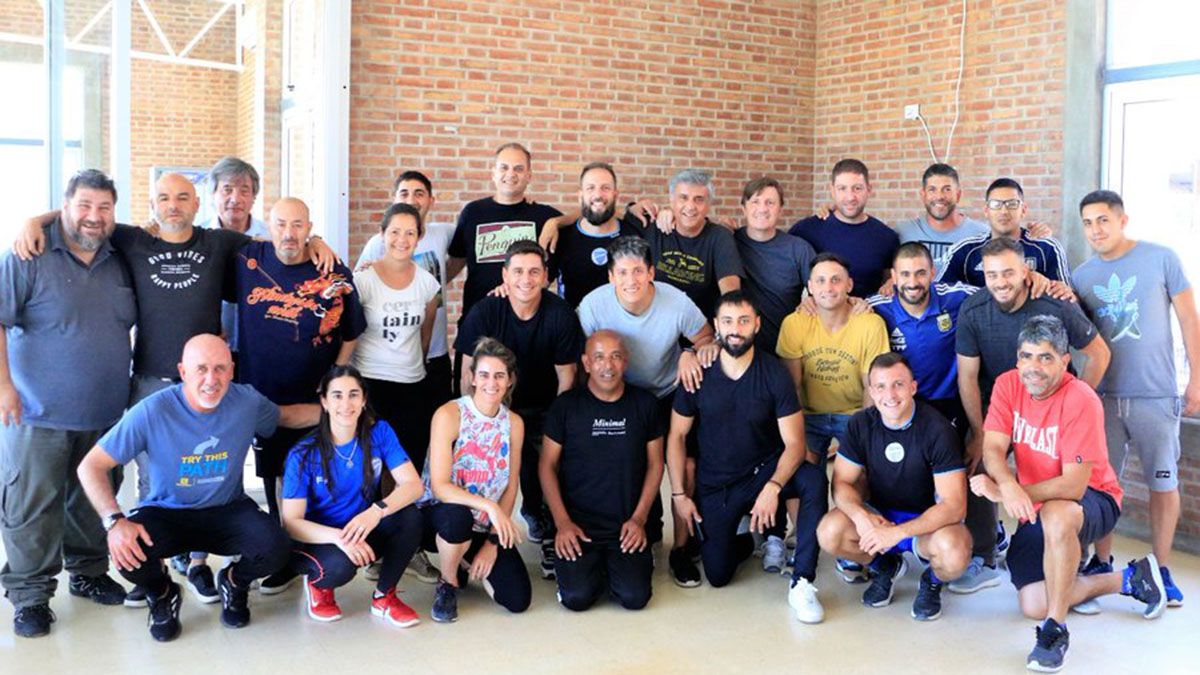 Los dirigentes, los empleados del club compartieron un asado con Favio Orsi y Sergio Gómez