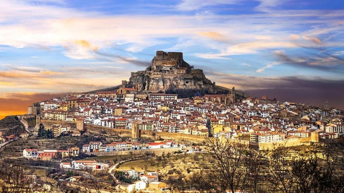 Morella es uno de los pueblos medievales de España que ha conservado su arquitectura. Morella es uno de los pueblos medievales de España que ha conservado su arquitectura.