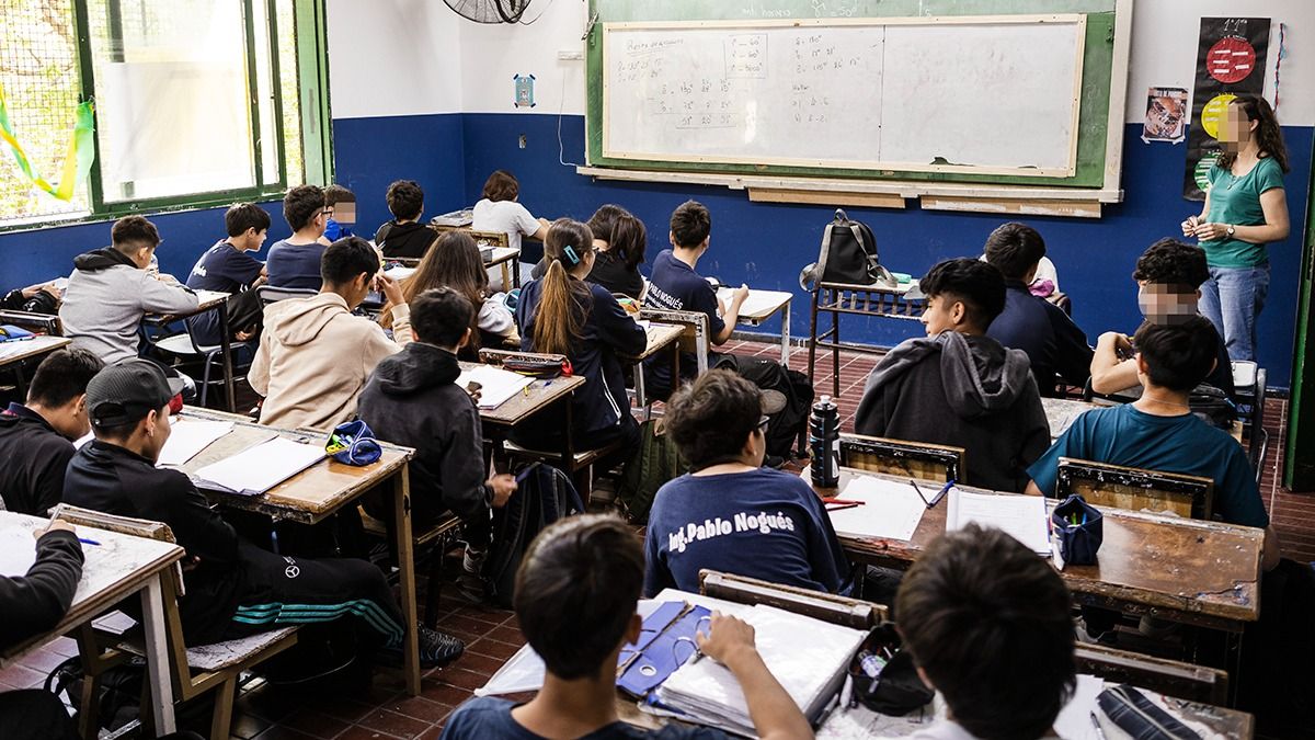 La idea de las reformas que se implementarán en las escuelas secundarias incluyen también que tengan pasantías obligatorias y se traze una vinculación entre ese ciclo y las carreras que elijan en las universidades. La idea de las reformas que se implementarán en las escuelas secundarias incluyen también que tengan pasantías obligatorias y se traze una vinculación entre ese ciclo y las carreras que elijan en las universidades.