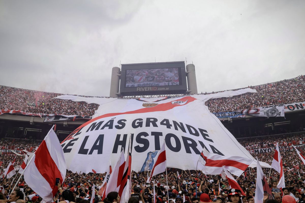 Más allá de algunos incidentes en la previa, los hinchas de River armaron una gran fiesta Más allá de algunos incidentes en la previa, los hinchas de River armaron una gran fiesta