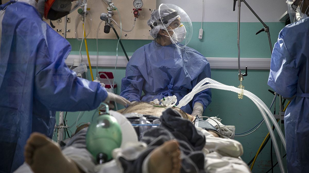 Covid en Argentina: 387 nuevos muertos y más de 20 mil casos
