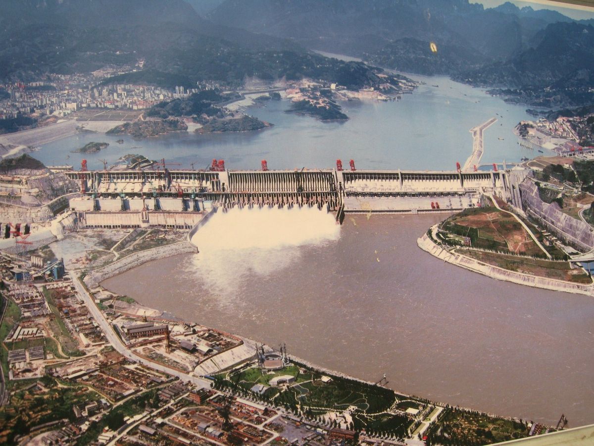 Esta represa China es una obra de ingeniería inigualable. Esta represa China es una obra de ingeniería inigualable.