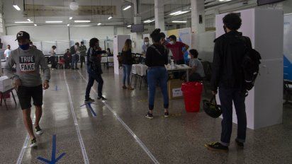 Residentes chilenos en Argentina, votaron el plebiscito para cambiar o no la actual Constitución de Chile, redactada durante la dictadura de Pinochet.