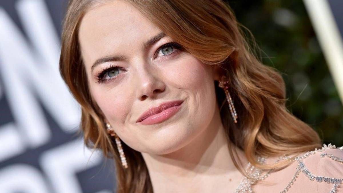 Emma Stone brilla en Netflix con la película La favorita.