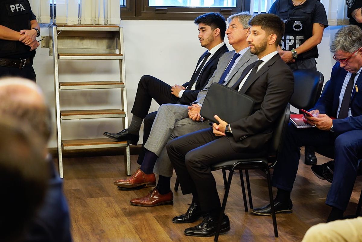 Walter Bento y sus hijos cuando fueron declarados culpables. Foto: Axel Lloret.