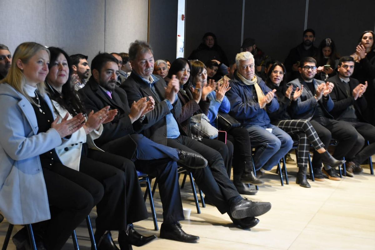 La vicegobernadora Hebe Casado también asistió al homenaje a Enrique Dussel. La vicegobernadora Hebe Casado también asistió al homenaje a Enrique Dussel.