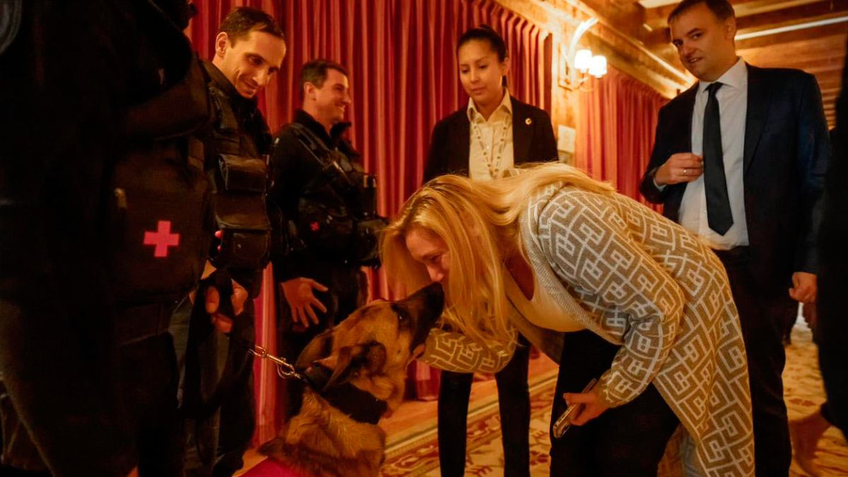 Karina Milei en el Hotel Llao Llao junto al vocero presidencial Manuel Adorni. Karina Milei en el Hotel Llao Llao junto al vocero presidencial Manuel Adorni.