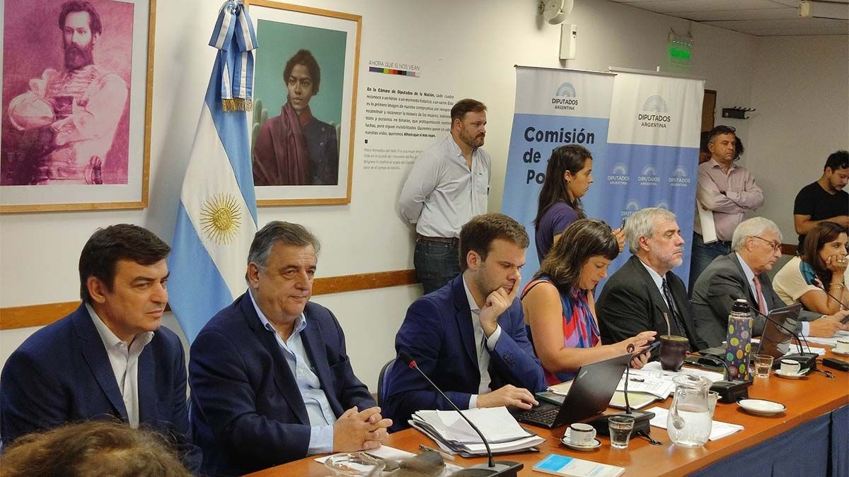 Integrantes de la comisión de juicio contra la Corte Suprema de Justicia de la Nación. Entre ellos, Omar De Marchi (primero a la izquierda).
