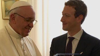 El Papa se reunió con el fundador de Facebook para ayudar a los pobres