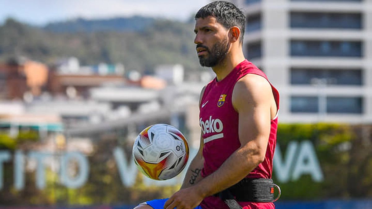 Se confirmó la peor noticia para el Kun Agüero en el Barcelona
