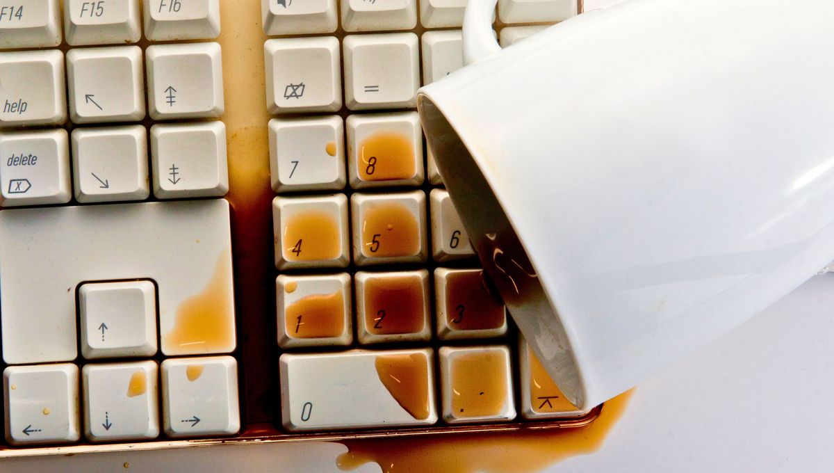 Un teclado sucio puede funcionar mal o trabarse al presionar las teclas Un teclado sucio puede funcionar mal o trabarse al presionar las teclas