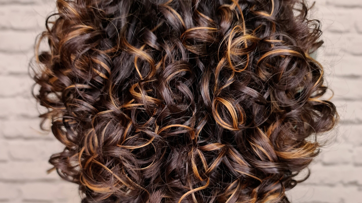 El truco casero con chía para tener unos rizos perfectos sin frizz