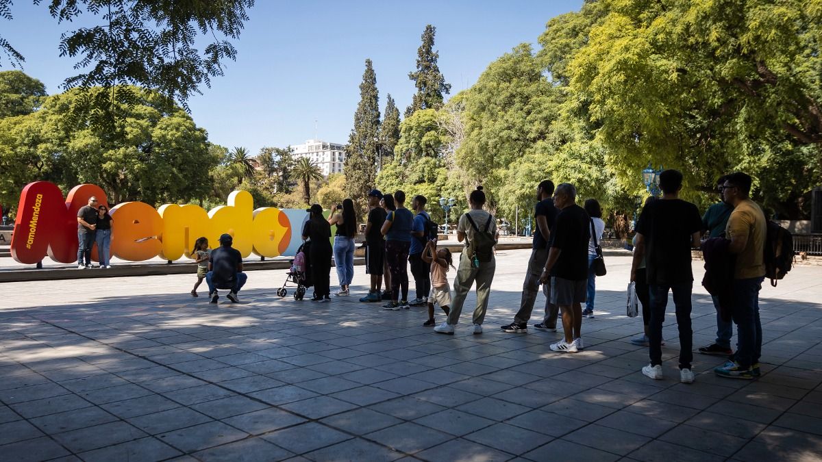Los turistas quieren llevarse el recuerdo más emblemático de su paso por la provincia. Los turistas quieren llevarse el recuerdo más emblemático de su paso por la provincia.